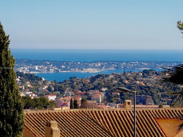 1 of 57 - 6 Impasse Des Impiniers, , 