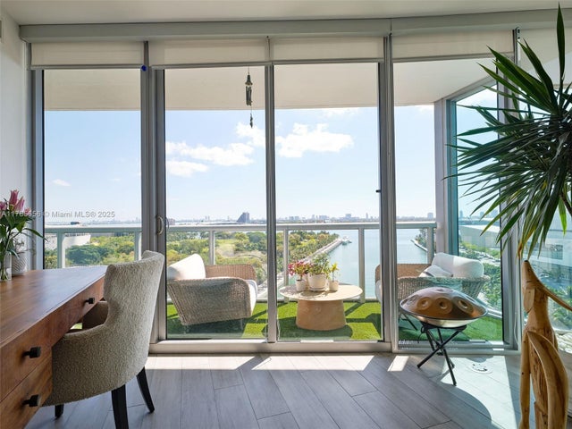 4 of 15 - 888 Biscayne Blvd 1009, Miami, FL