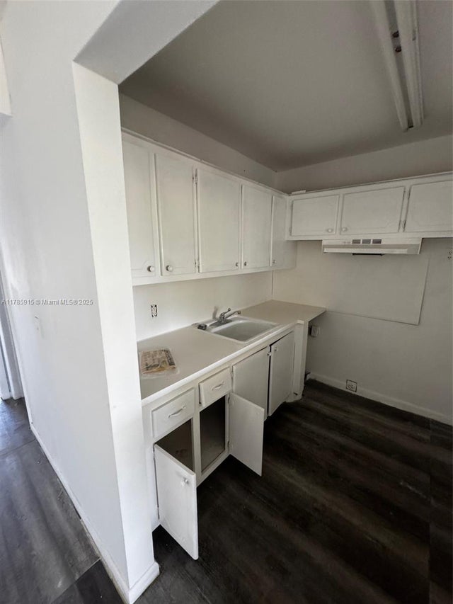 4 of 9 - 42 Sheffield B B, West Palm Beach, FL