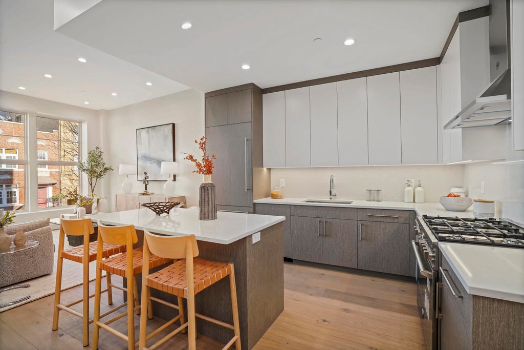 9 of 72 - 194 30th St. 2b, New York City, NY
