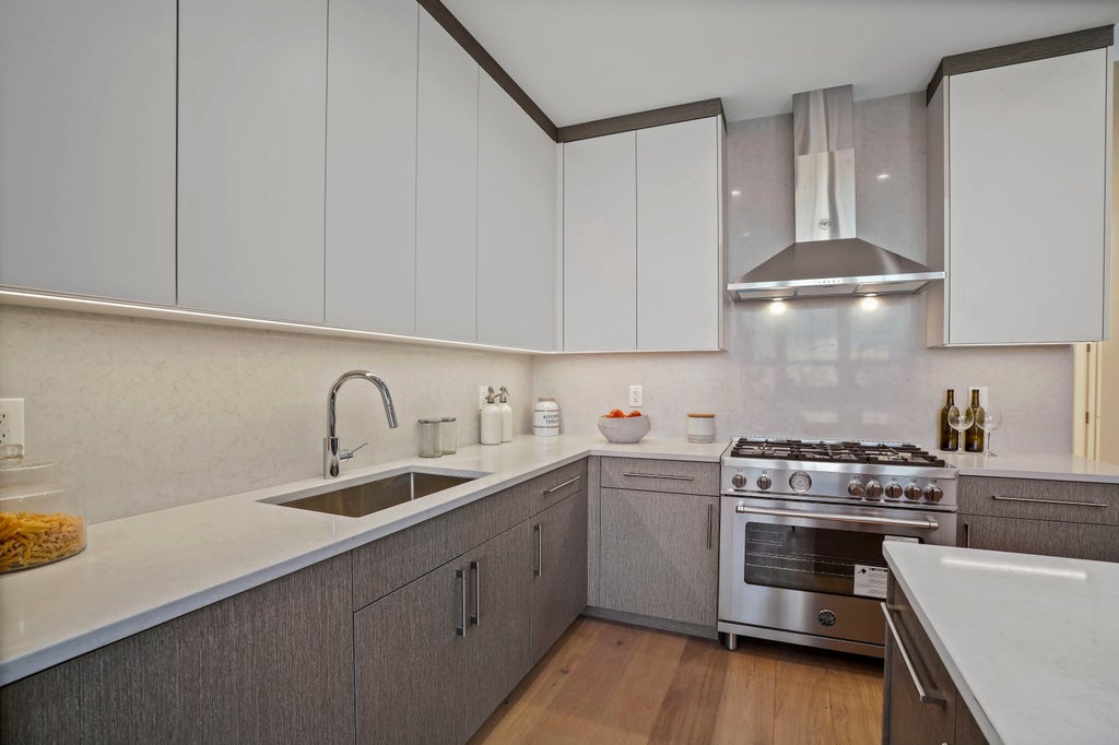 46 of 72 - 194 30th St. 2b, New York City, NY