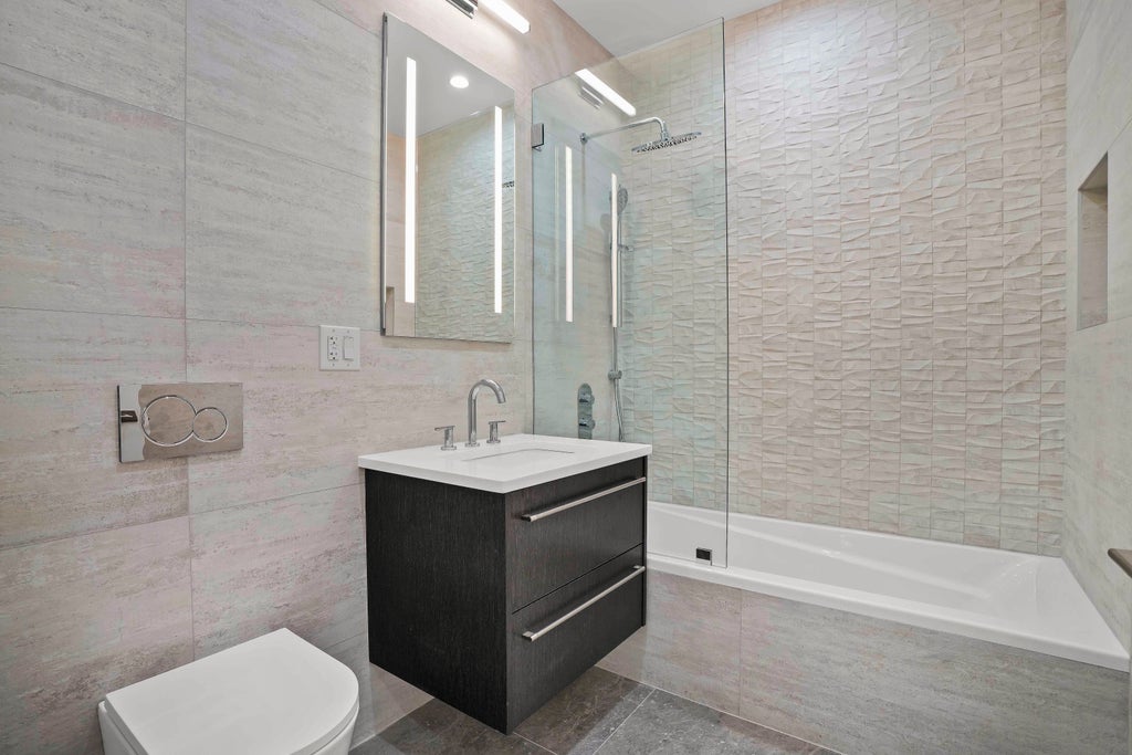 63 of 72 - 194 30th St. 2b, New York City, NY