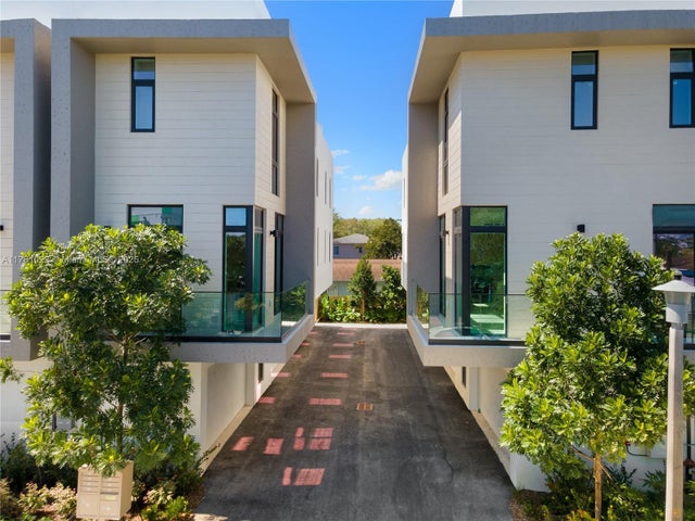 2501 Sw 27 St 2, Miami