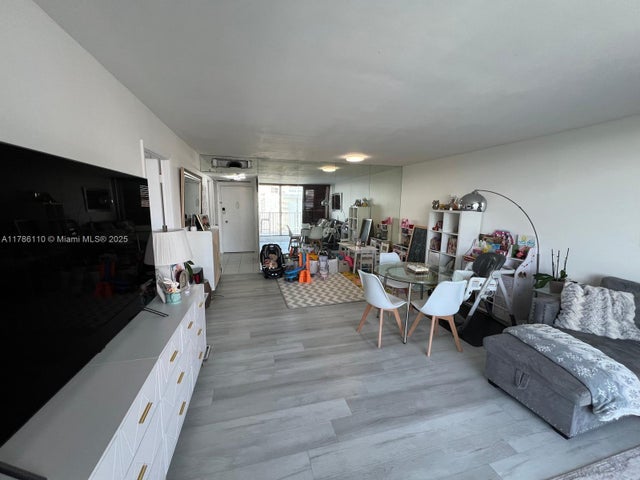 3 of 34 - 5838 Collins Ave 14f, Miami Beach, FL