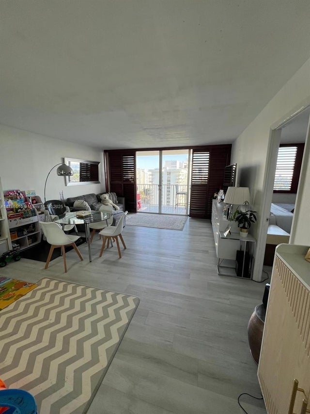 4 of 34 - 5838 Collins Ave 14f, Miami Beach, FL