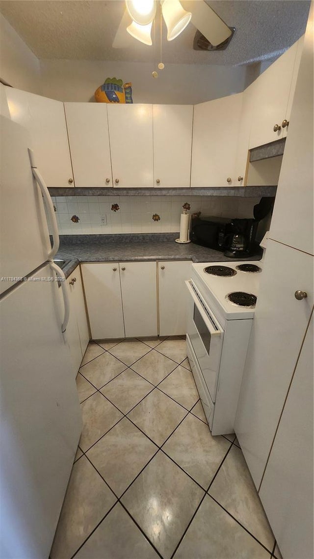3 of 19 - 900 Sw 10th Ter 21s, Hallandale Beach, FL