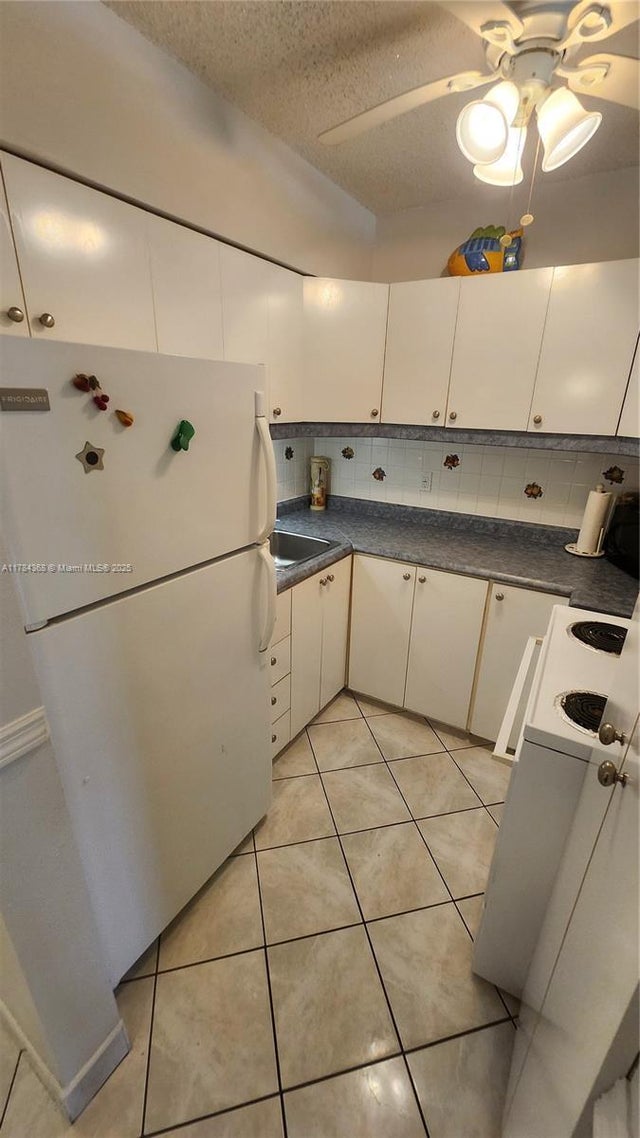 4 of 19 - 900 Sw 10th Ter 21s, Hallandale Beach, FL