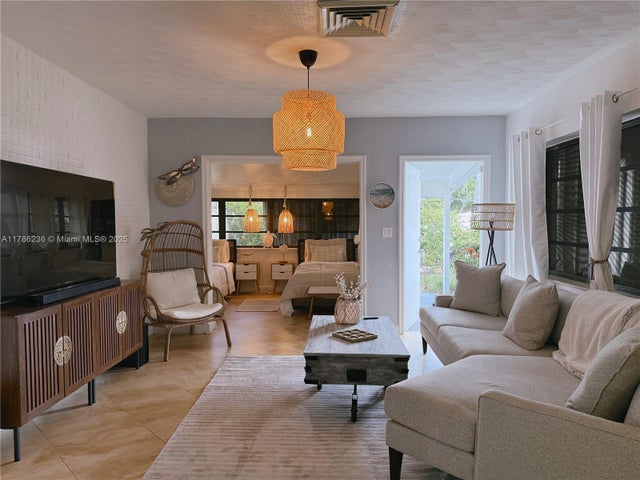 4 of 33 - 1163 Johnson St, Hollywood, FL
