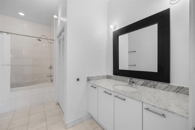 5 of 31 - 2001 Meridian Ave 412, Miami Beach, FL