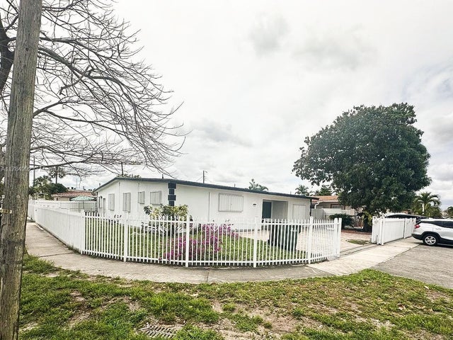 1 of 32 - 410 W 30th Pl, Hialeah, FL