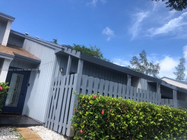 3 of 33 - 1634 N 15th Terrace, Hollywood, FL