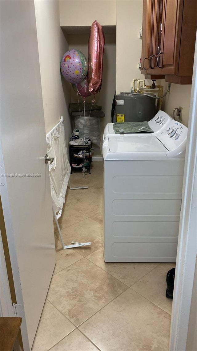 5 of 33 - 1634 N 15th Terrace, Hollywood, FL