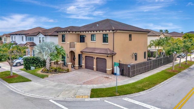 3 of 50 - 10420 Sw 229th Ln, Miami, FL