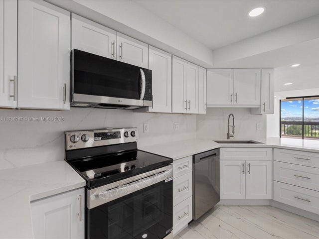 2 of 32 - 2000 Presidential Way 901, West Palm Beach, FL