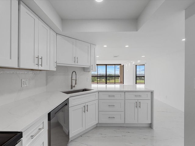 4 of 32 - 2000 Presidential Way 901, West Palm Beach, FL