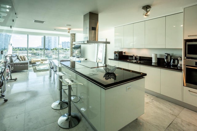 1 of 27 - 2950 Ne 188th St 401, Aventura, FL