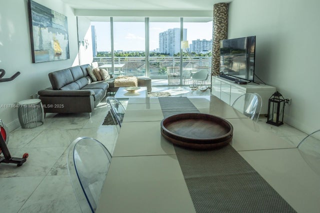 4 of 27 - 2950 Ne 188th St 401, Aventura, FL