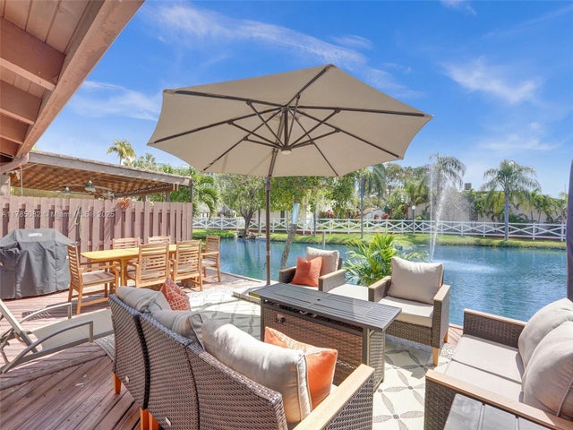 4 of 43 - 2667 S Parkview Dr, Hallandale Beach, FL