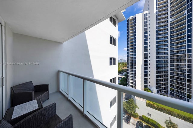 5 of 33 - 19201 Collins Ave 925, Sunny Isles Beach, FL