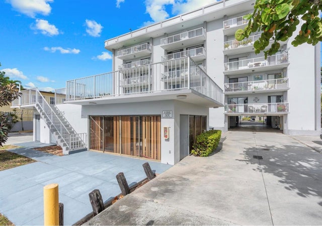 2 of 35 - 130 S Shore Dr 2f, Miami Beach, FL