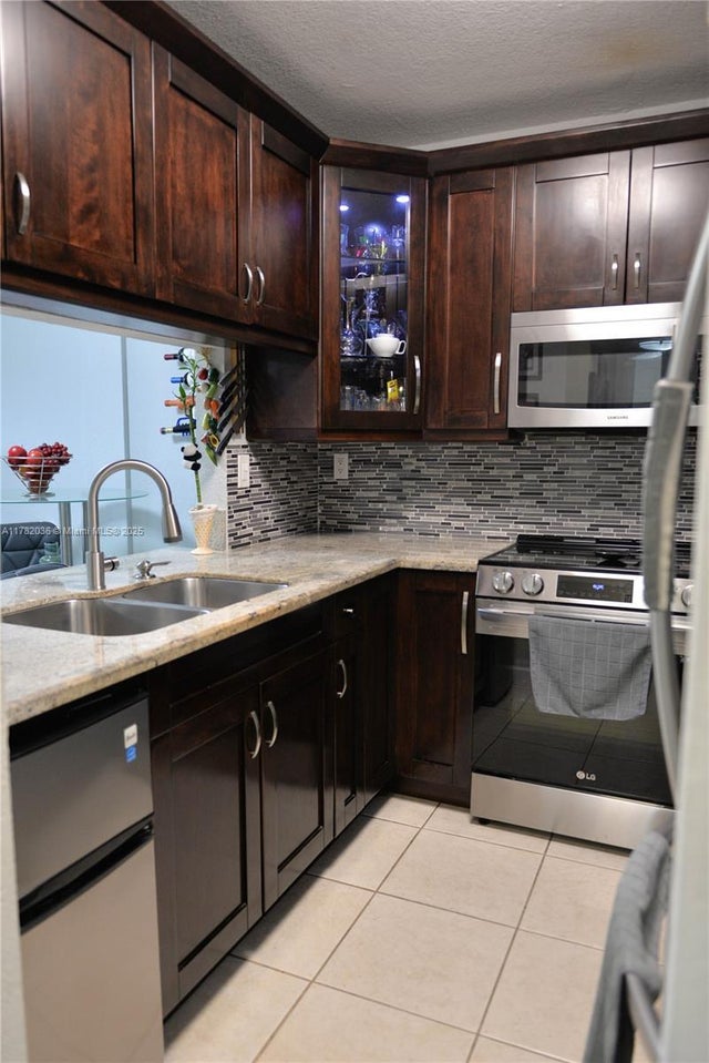 1 of 17 - 10900 Sw 104th St 314, Miami, FL