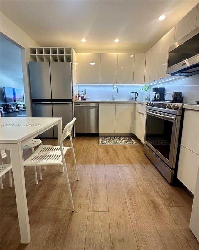 2 of 31 - 575 Crandon Blvd 707, Key Biscayne, FL