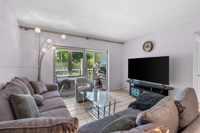 5 of 27 - 3800 Hillcrest Dr 210, Hollywood, FL