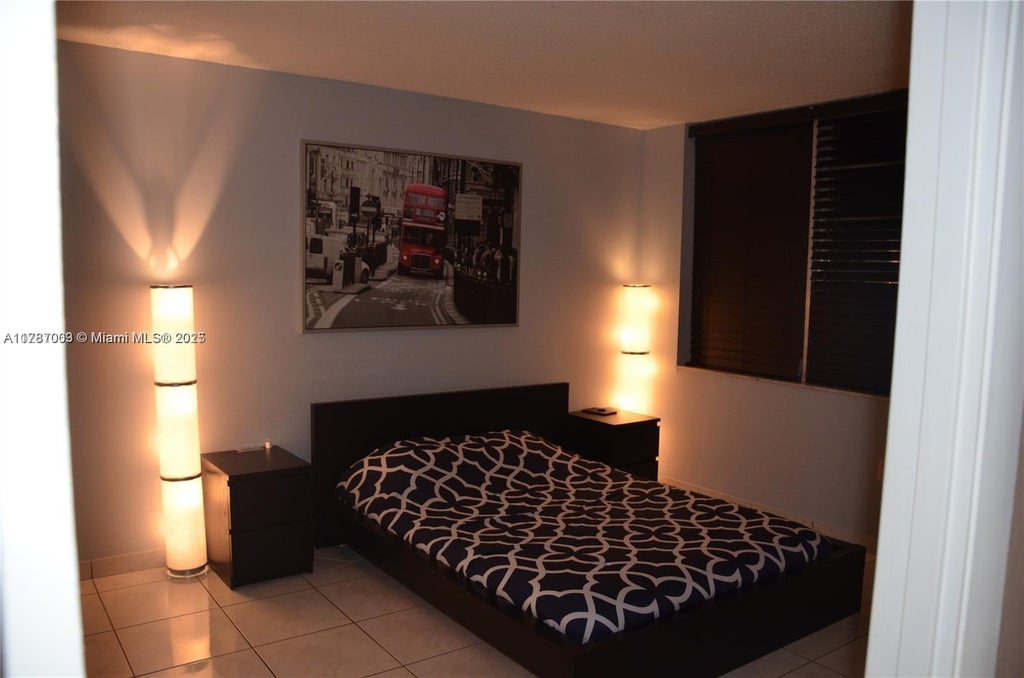 1780 Ne 191st St 806-2, Miami