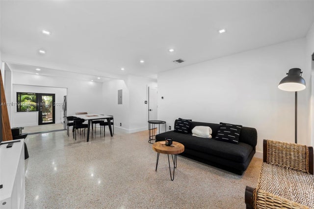 3 of 16 - 829 Sw 4th Ct, Fort Lauderdale, FL