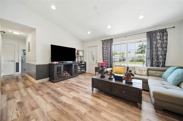 4 of 27 - 11641 Nw 42nd St, Sunrise, FL