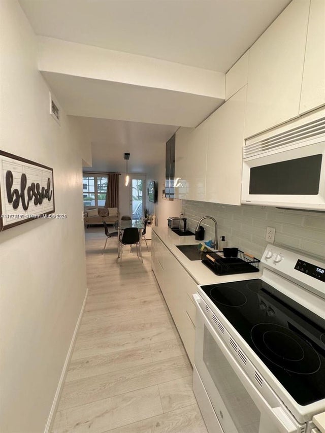 100 Lincoln Rd 430, Miami Beach