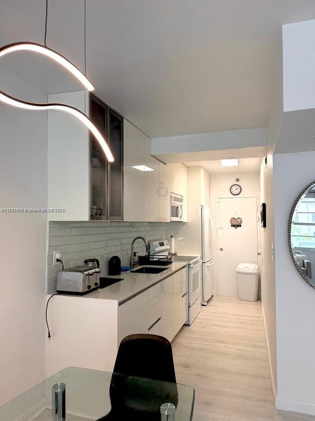 2 of 21 - 100 Lincoln Rd 430, Miami Beach, FL