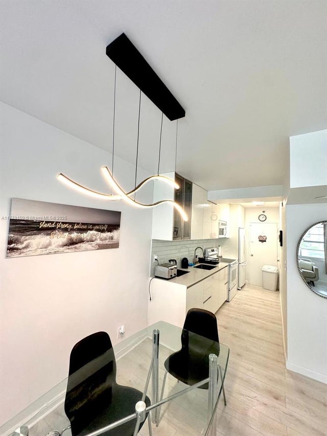 3 of 21 - 100 Lincoln Rd 430, Miami Beach, FL