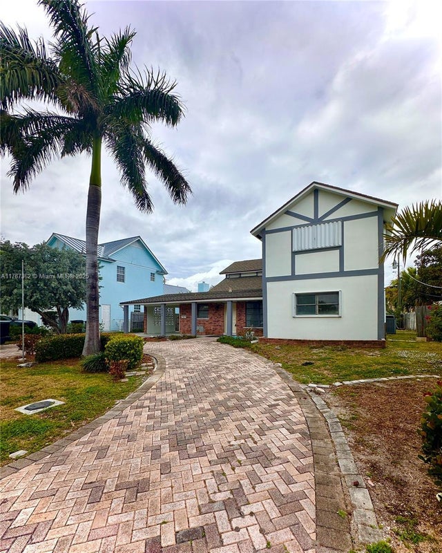 3 of 4 - 2727 Ne 31st Ct, Lighthouse Point, FL