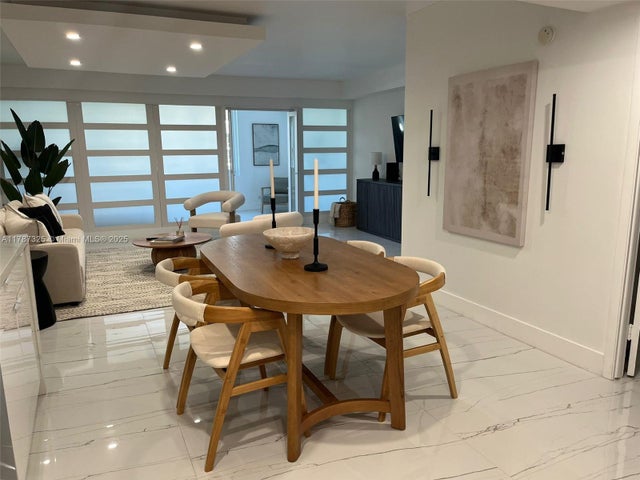 4 of 27 - 2301 Collins Ave 628, Miami Beach, FL