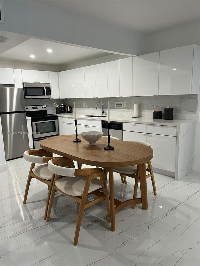 5 of 27 - 2301 Collins Ave 628, Miami Beach, FL
