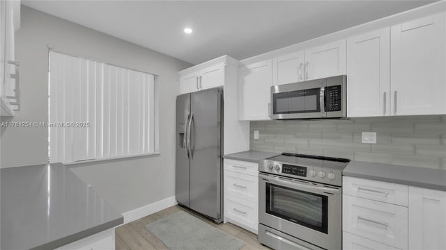 5 of 23 - 327 Lakeview Dr 203, Weston, FL