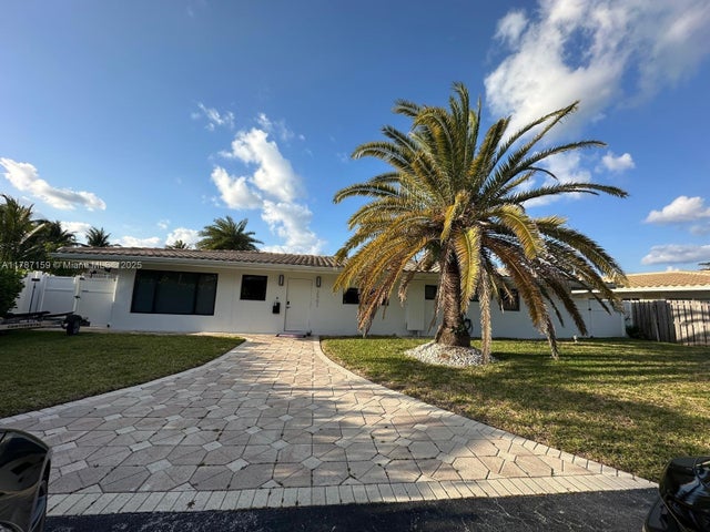 1 of 34 - 2501 Ne 50th St, Lighthouse Point, FL