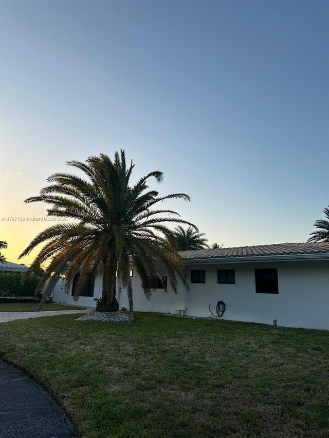 2 of 34 - 2501 Ne 50th St, Lighthouse Point, FL
