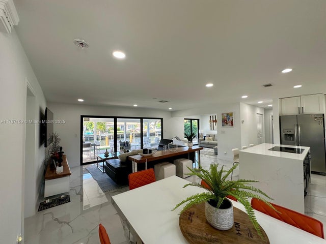 4 of 34 - 2501 Ne 50th St, Lighthouse Point, FL