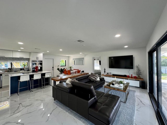 5 of 34 - 2501 Ne 50th St, Lighthouse Point, FL