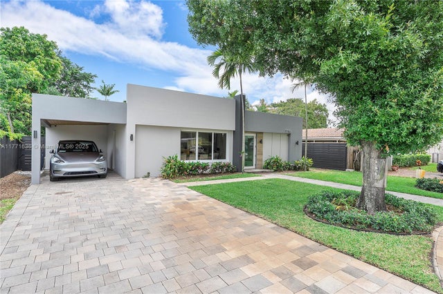 2 of 42 - 1718 N Victoria Park Rd, Fort Lauderdale, FL