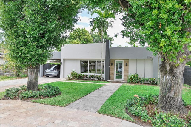 3 of 42 - 1718 N Victoria Park Rd, Fort Lauderdale, FL
