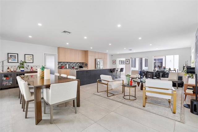 4 of 42 - 1718 N Victoria Park Rd, Fort Lauderdale, FL