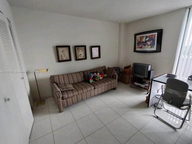 4 of 35 - 20515 E Country Club Dr 646, Aventura, FL