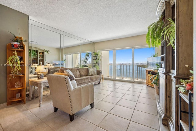 3 of 18 - 300 Bayview Dr 1214, Sunny Isles Beach, FL