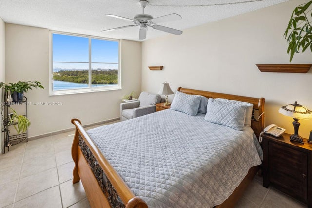 5 of 18 - 300 Bayview Dr 1214, Sunny Isles Beach, FL