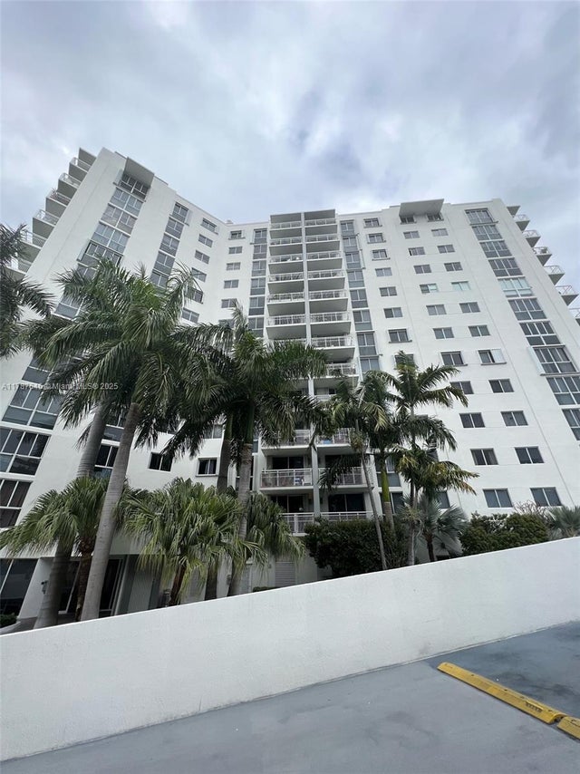 1 of 33 - 1688 West Ave 901, Miami Beach, FL