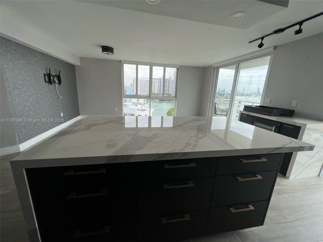4 of 33 - 1688 West Ave 901, Miami Beach, FL