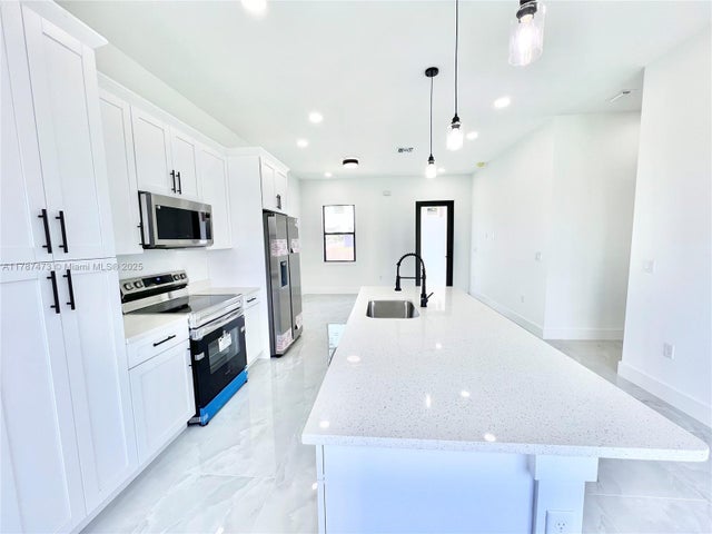 4 of 13 - 2819 18th St Sw, Lehigh Acres, FL